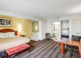 Quality Inn & Suites Biltmore East 5