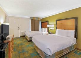 Travelodge by Wyndham Phoenix North 5
