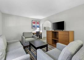 AmericInn by Wyndham Delafield-Milwaukee 5