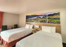 Days Inn by Wyndham Lumberton 4