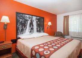 Super 8 by Wyndham Cloverdale Wine Country 5