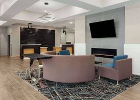 La Quinta Inn & Suites by Wyndham Coralville Iowa City 4