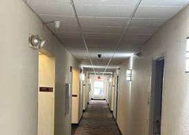 Econo Lodge Inn & Suites 2
