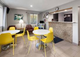 Super 8 by Wyndham Kent/Akron Area 3