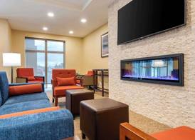 Comfort Inn & Suites 4