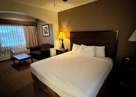Days Inn by Wyndham Navasota 3