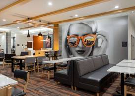La Quinta Inn & Suites by Wyndham Pflugerville 2