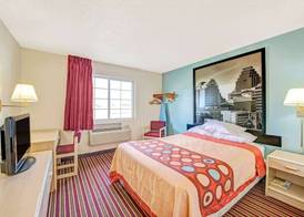 Super 8 by Wyndham San Antonio/Fiesta 4