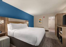 Holiday Inn Express & Suites EVANSVILLE DOWNTOWN by IHG 3