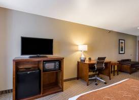 Comfort Suites Burlington 3