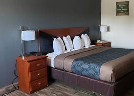Econo Lodge Cedar Rapids South 3
