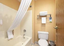 Days Inn by Wyndham Battlefield Rd/Hwy 65 5
