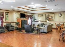 Quality Inn & Suites Ann Arbor Hwy 23 4