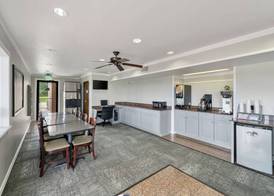 Super 8 by Wyndham Mount Vernon 4