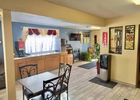 Econo Lodge Lansing - Leavenworth 2