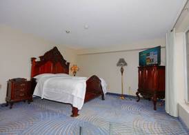 Fullerton Manor Inn 5