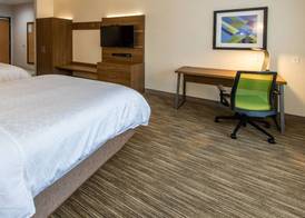 Holiday Inn Express & Suites ROSEVILLE - GALLERIA AREA by IHG 2