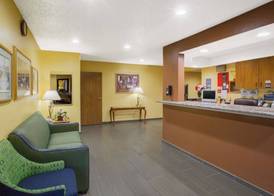 Days Inn by Wyndham Fremont 2