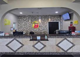 Super 8 by Wyndham Kansas City 4