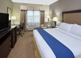 Holiday Inn Express & Suites MADISON-VERONA by IHG 4