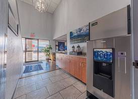 Travelodge by Wyndham Colorado Springs Airport - Peterson SFB 4
