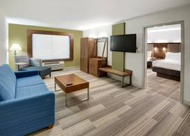 Holiday Inn Express & Suites WOODBRIDGE by IHG 3