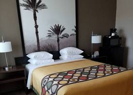 Super 8 by Wyndham Los Angeles-Culver City Area 5