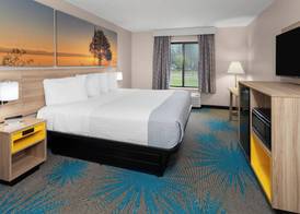 Days Inn by Wyndham Eagle River 4