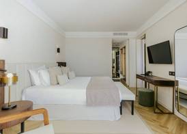 Golden Coast Beach Hotel 5