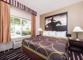 Super 8 by Wyndham Fort Worth North 4