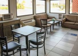 Econo Lodge Wooster 4