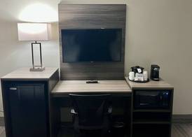 Ramada by Wyndham Westminster Denver 4