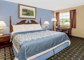 Days Inn by Wyndham Plymouth 5