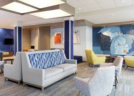 Holiday Inn Express & Suites Plainwell by IHG 3