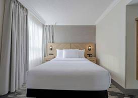 Sandman Signature Mississauga Hotel 5