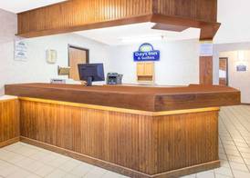 Days Inn & Suites by Wyndham Davenport East 2