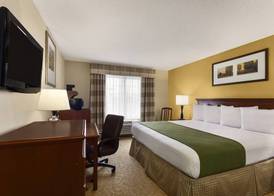 Country Inn & Suites by Radisson, Marion, OH 3