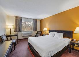 Econo Lodge Whitehall near Michigan's Adventure 5