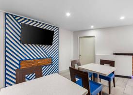 Days Inn by Wyndham Indianapolis East Post Road 5