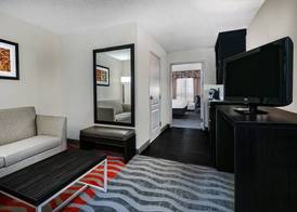 Holiday Inn & Suites COLLEGE STATION-AGGIELAND by IHG 2