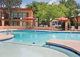 Days Inn By Wyndham Durham/Near Duke University 2