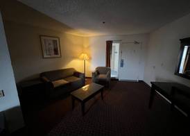 Days Inn & Suites by Wyndham Rancho Cordova 5