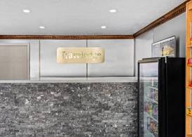 Travelodge by Wyndham Bloomington 2