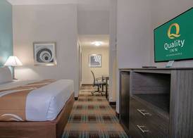 Quality Inn Roseville-Detroit North 4