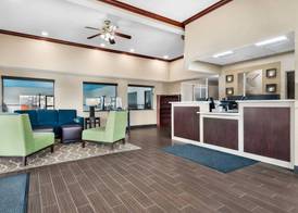 Comfort Inn & Suites North East 4