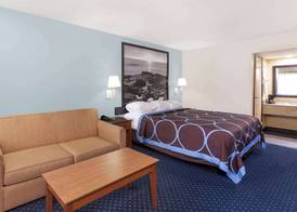 Super 8 by Wyndham El Cajon San Diego 5