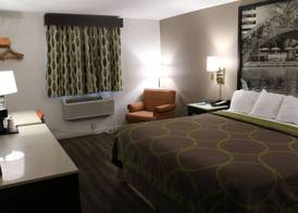 Super 8 by Wyndham San Antonio/I-35 North 5