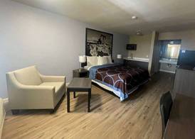 Super 8 by Wyndham Victoria - South - Hwy 59 5