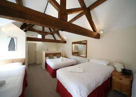 The Dewdrop Inn 4