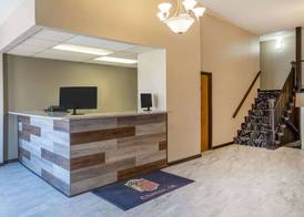 Super 8 by Wyndham Clinton 3